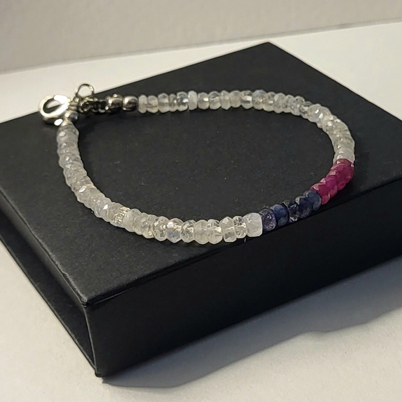 Delicate colorblock beaded bracelet - Picture 3 of 3